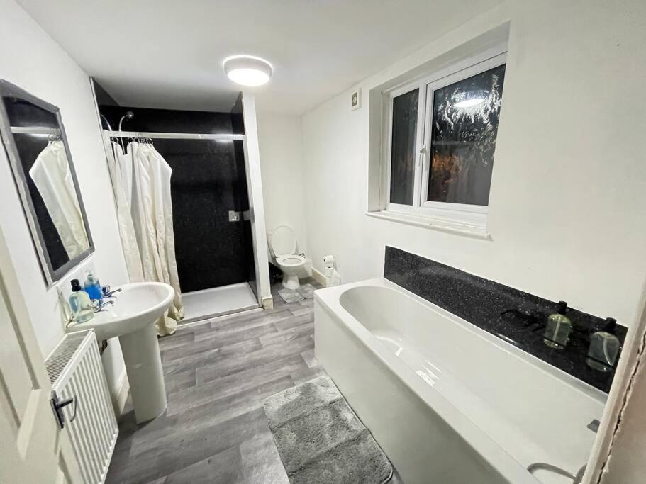 30 Percent Off Weekly Stays - 6 Bedroom House - 11 Beds Blackpool Luaran gambar