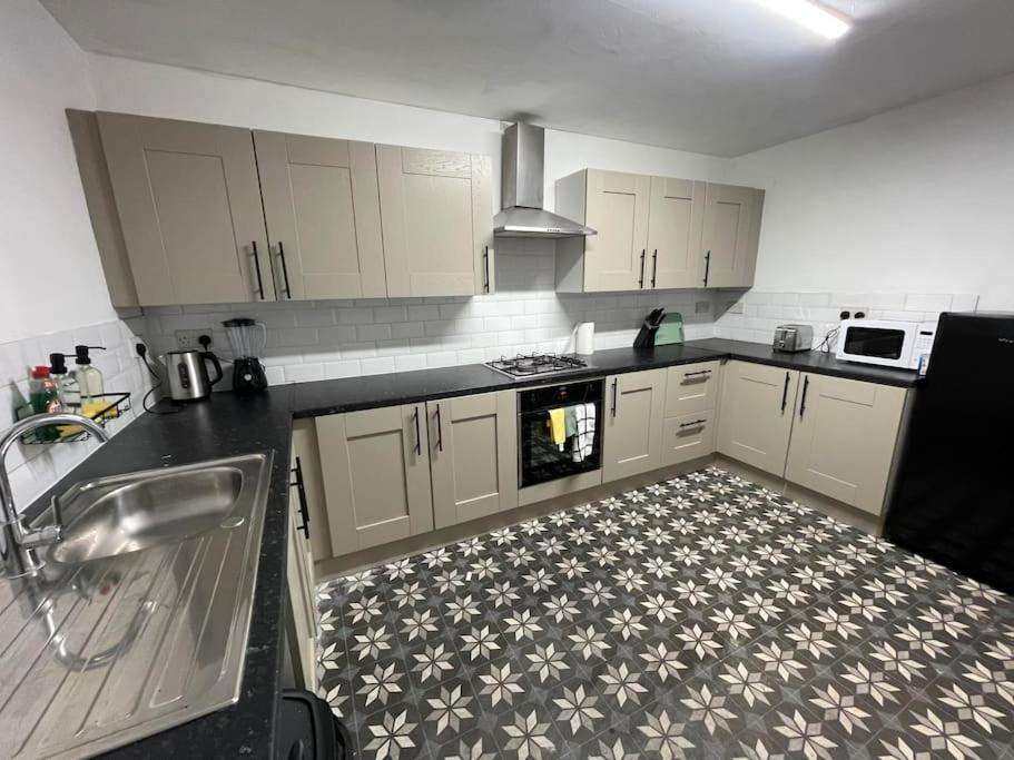 30 Percent Off Weekly Stays - 6 Bedroom House - 11 Beds Blackpool Luaran gambar