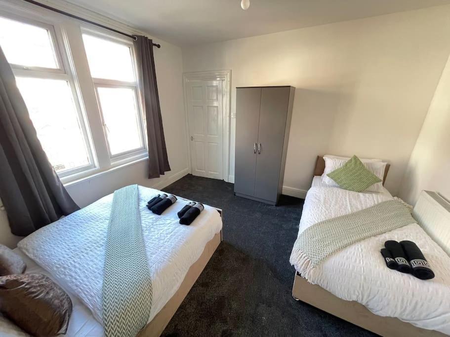 30 Percent Off Weekly Stays - 6 Bedroom House - 11 Beds Blackpool Luaran gambar