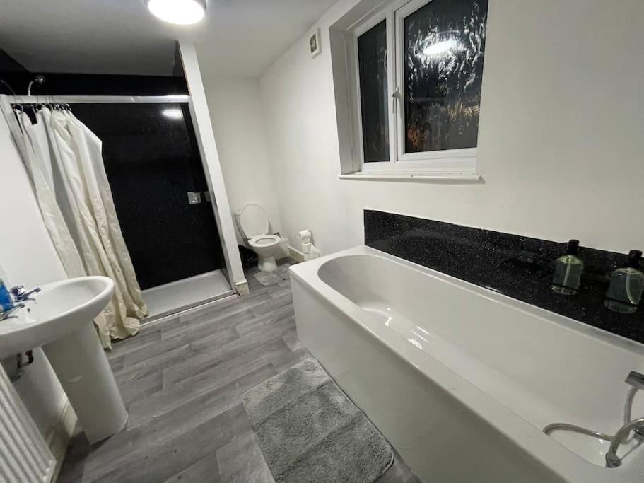 30 Percent Off Weekly Stays - 6 Bedroom House - 11 Beds Blackpool Luaran gambar